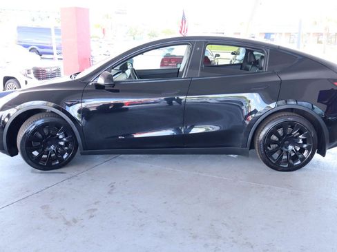 Used 2021 Tesla Model Y Long Range AWD/4WD image 8