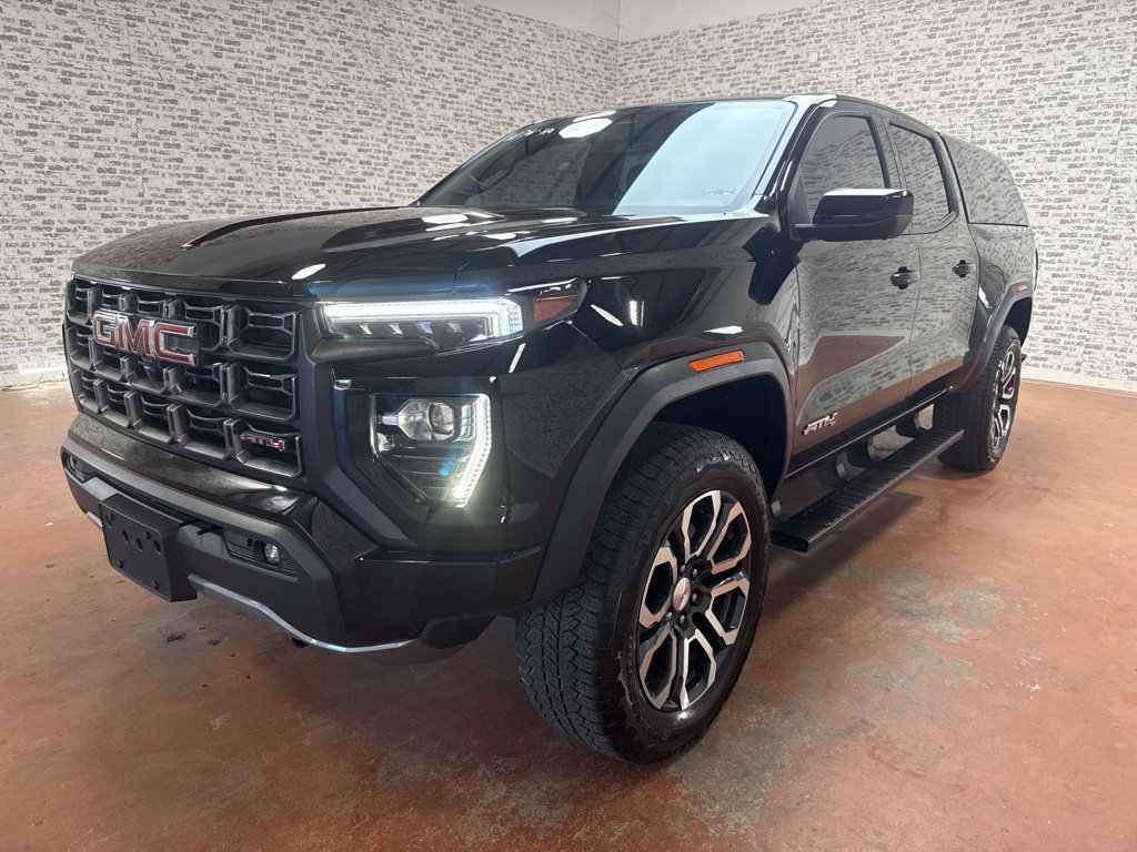 Used 2023 GMC Canyon AT4 w/ AT4 Premium Package AWD/4WD image 3