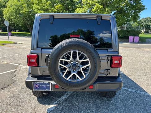 Used 2025 Jeep Wrangler Unlimited Sahara AWD/4WD image 9