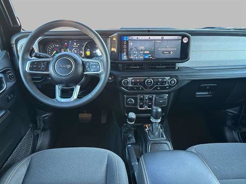 Used 2024 Jeep Wrangler Unlimited Sahara image 13