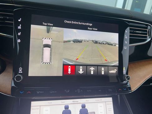 Used 2022 Jeep Grand Wagoneer Series III w/ Flexible Seating Group image 20