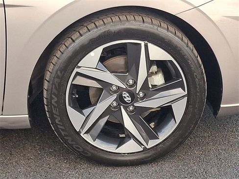 Used 2021 Hyundai Elantra Limited image 8