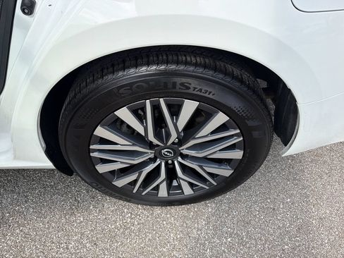 Used 2025 Nissan Altima 2.5 SV FWD image 12