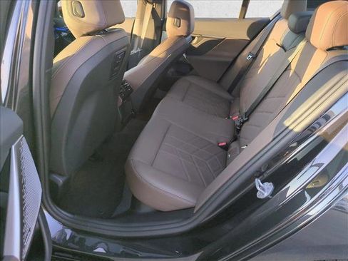 Certified 2026 BMW 550e xDrive w/ Premium Package image 21