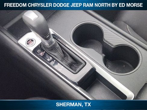 Used 2025 Nissan Altima 2.5 SV FWD image 14
