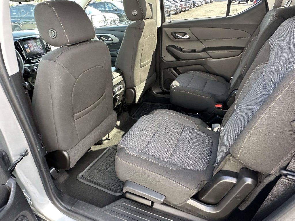 Used 2018 Chevrolet Traverse LT FWD image 12