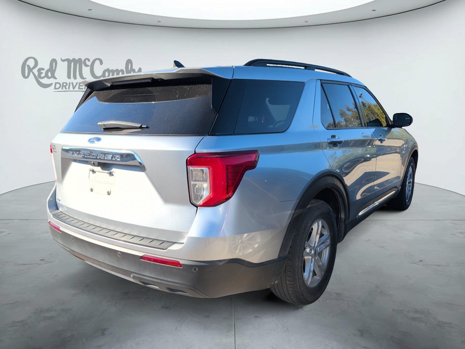 Certified 2024 Ford Explorer XLT RWD image 4