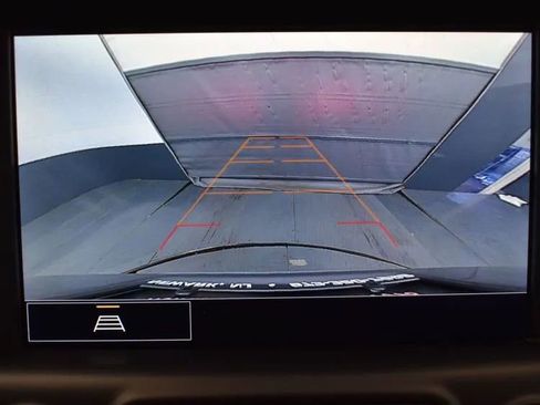 Used 2024 GMC Terrain SLT image 33