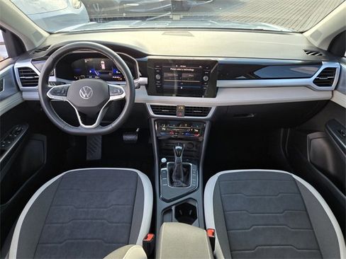 Used 2025 Volkswagen Taos SE w/ Panoramic Sunroof Package image 13