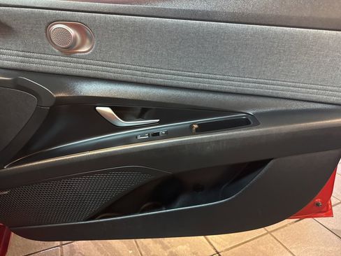 Used 2021 Hyundai Elantra Limited image 57