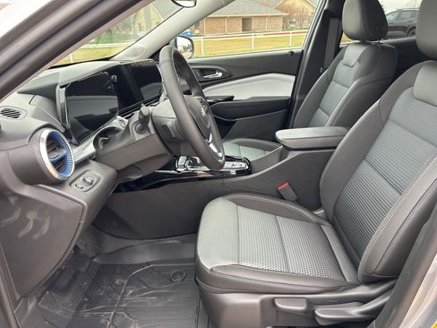 New 2026 Chevrolet Trax LT w/ Driver Confidence Package image 10