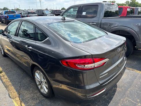 Used 2019 Ford Fusion SE FWD image 18