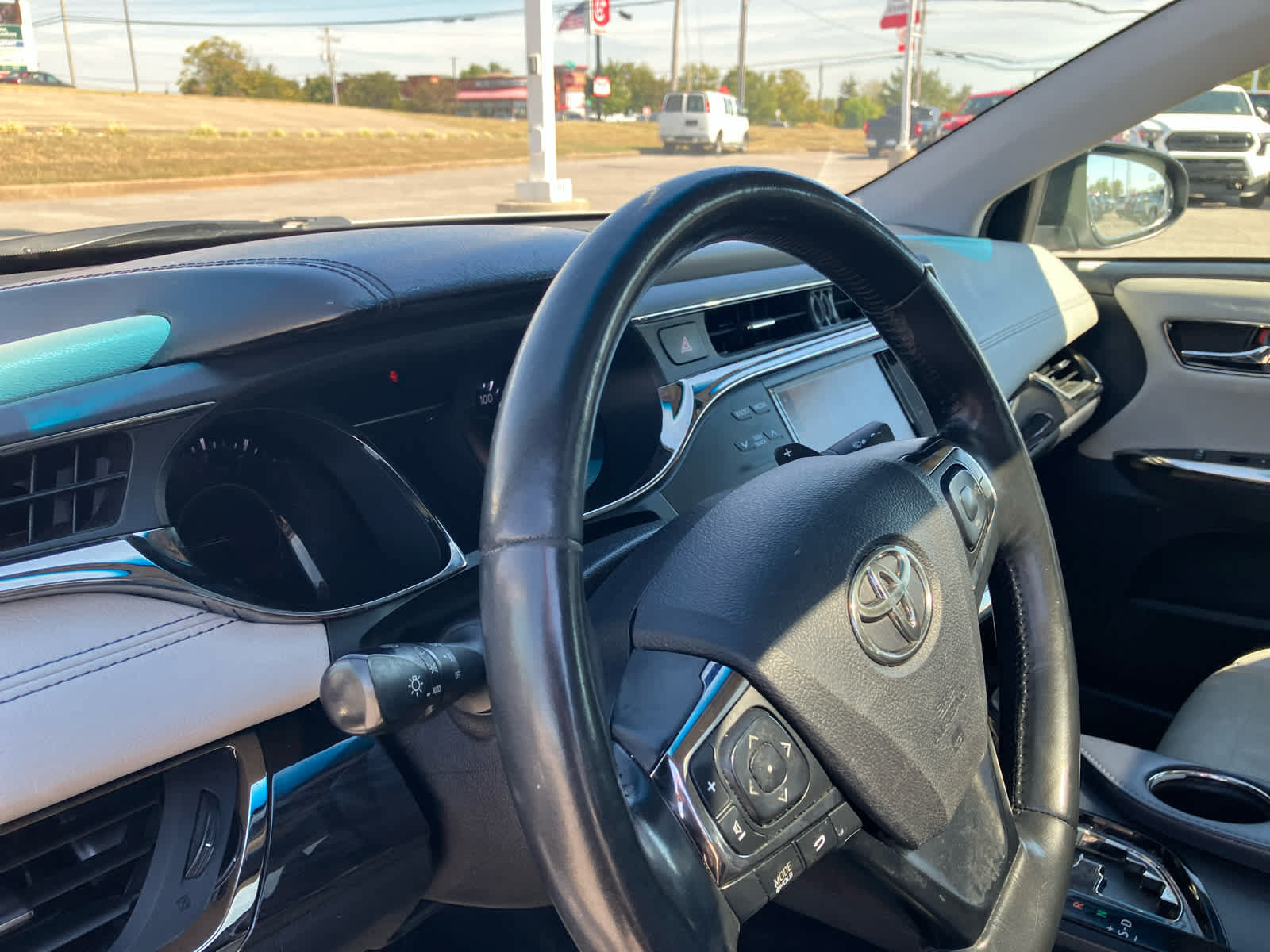 Used 2014 Toyota Avalon Limited FWD image 9
