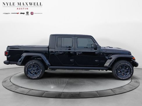 Used 2023 Jeep Gladiator Overland AWD/4WD image 17