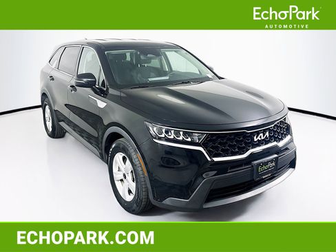 Used 2023 Kia Sorento LX image 1