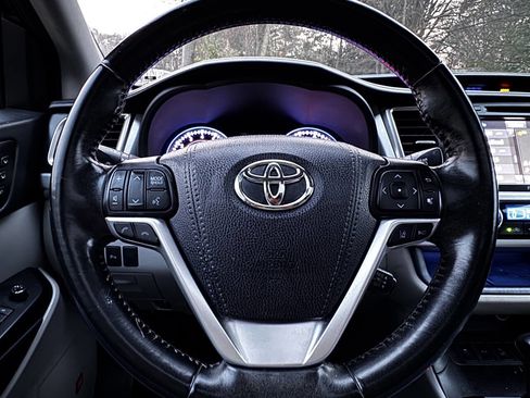 Used 2018 Toyota Highlander Limited image 18