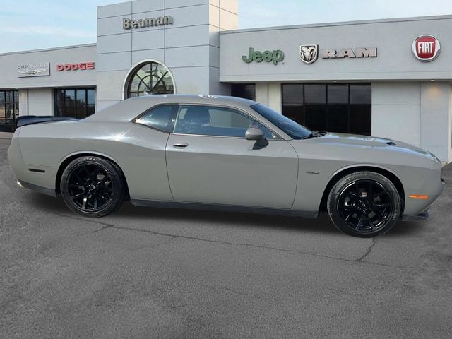 Used 2017 Dodge Challenger R/T w/ Blacktop Package RWD image 8