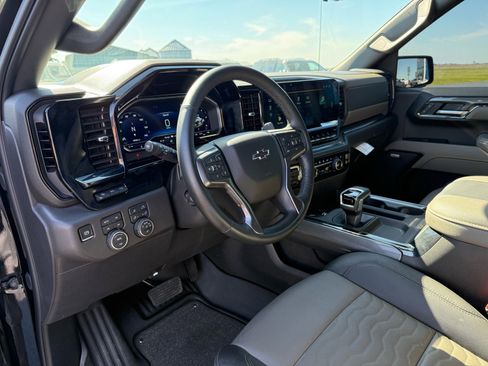 Used 2025 Chevrolet Silverado 1500 ZR2 w/ Technology Package AWD/4WD image 20