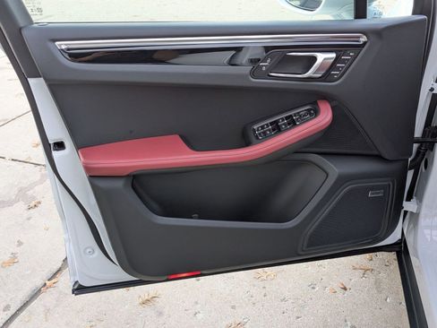 New 2026 Porsche Macan image 13