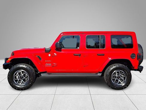 Used 2024 Jeep Wrangler Unlimited Sahara w/ Dual Top Group AWD/4WD image 8