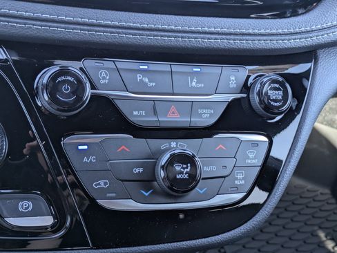 New 2026 Chrysler Pacifica Select image 14