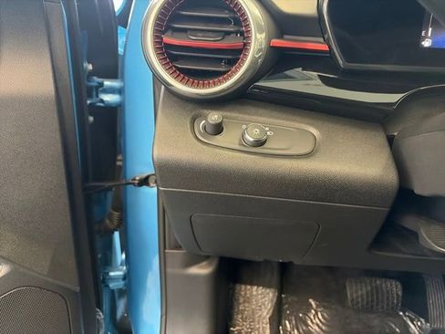 Used 2025 Chevrolet Trax RS w/ Driver Confidence Package image 50