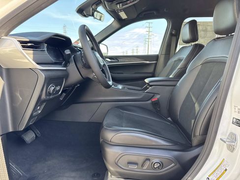 New 2026 Jeep Grand Cherokee Altitude image 22