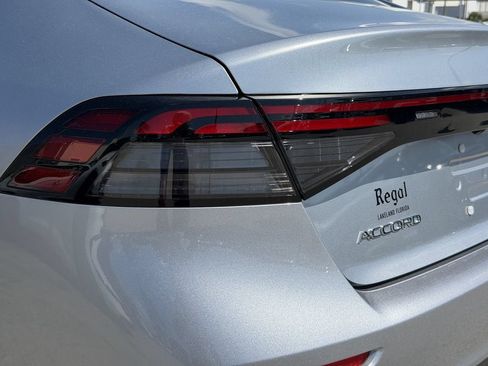 Used 2025 Honda Accord SE image 11