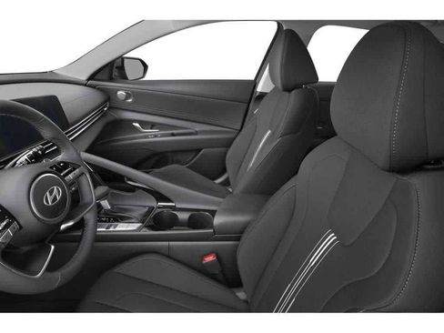 Used 2025 Hyundai Elantra SEL FWD image 44