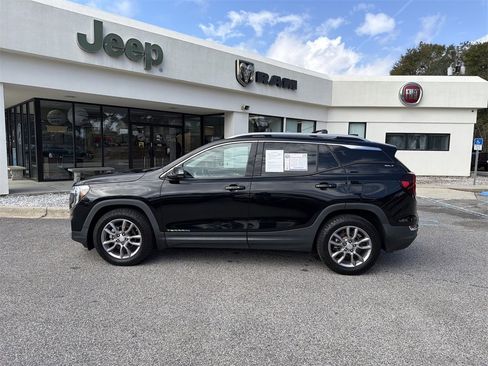 Used 2022 GMC Terrain SLT w/ Infotainment Package II image 8