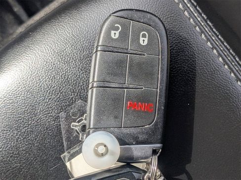 Used 2018 Jeep Grand Cherokee Laredo image 32