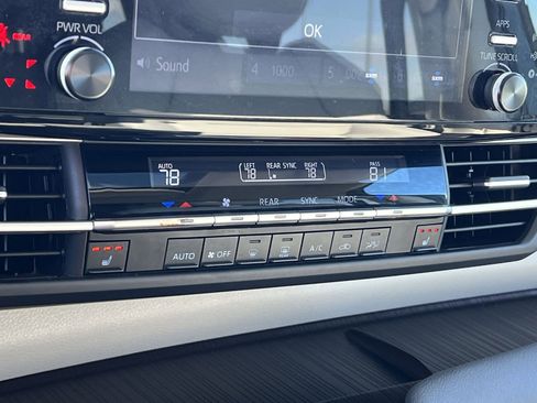 Used 2023 Toyota Sienna XLE image 20