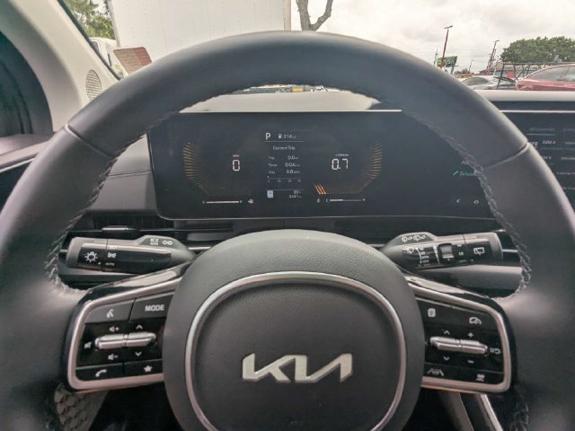 Certified 2026 Kia Carnival LX FWD image 27