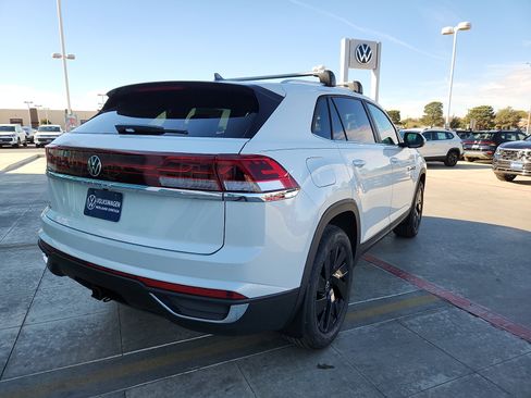 New 2026 Volkswagen Atlas Cross Sport SE image 7