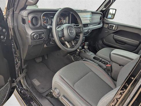 Used 2025 Jeep Wrangler Unlimited Rubicon image 10