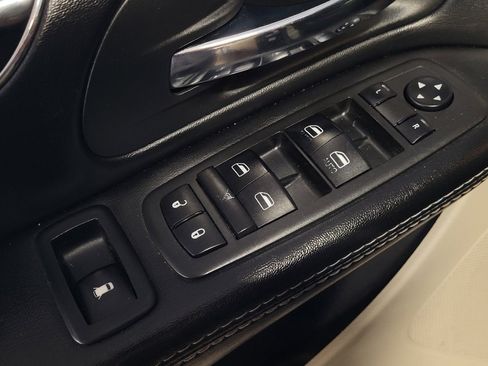 Used 2019 Dodge Grand Caravan SXT image 27