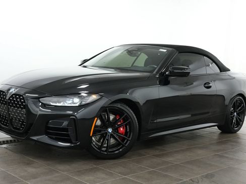 Used 2022 BMW M440i Convertible RWD image 2
