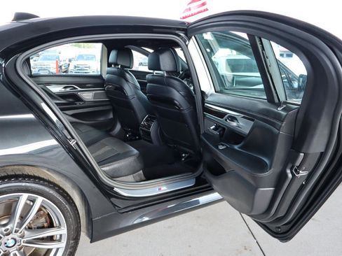 Used 2017 BMW 740i image 35