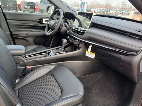 New 2026 Jeep Compass Latitude AWD/4WD image 25