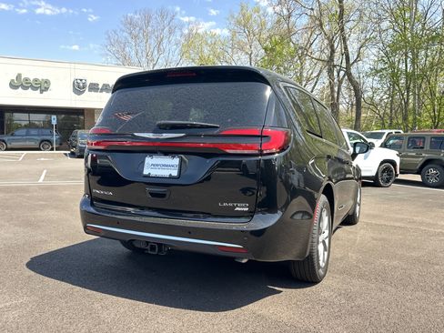 New 2026 Chrysler Pacifica Limited w/ Trailer Tow Group AWD/4WD image 16