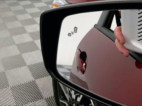 New 2025 Nissan Versa SV w/ Trunk Package image 28