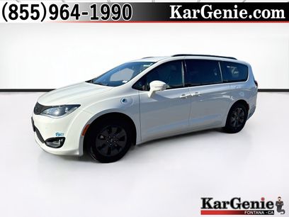 Used 2020 Chrysler Pacifica Limited w/ Advanced Safetytec Group