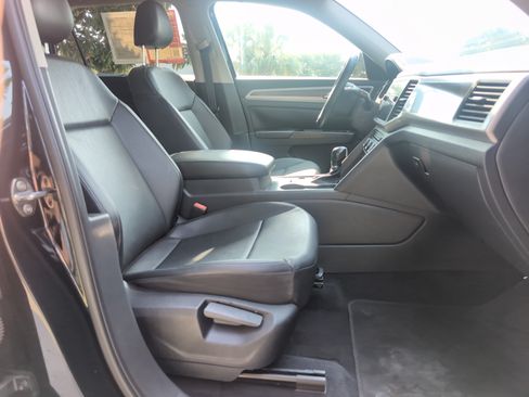 Used 2019 Volkswagen Atlas SE w/ Panoramic Sunroof Package FWD image 33