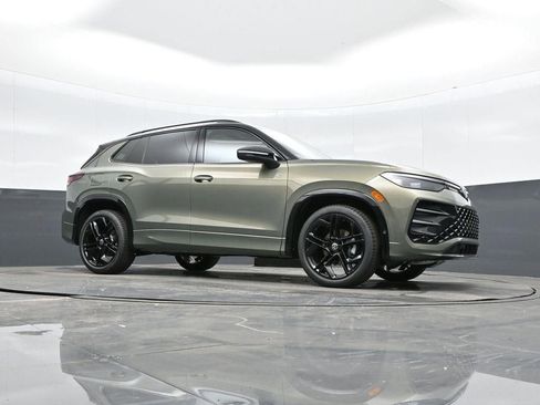 New 2026 Volkswagen Tiguan SE R-Line FWD image 20