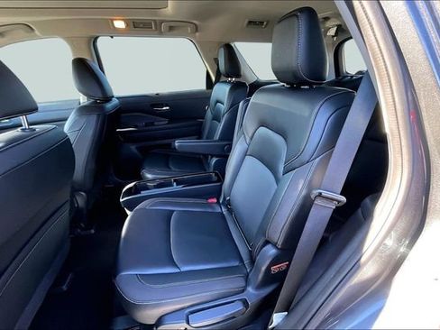 Used 2024 Nissan Pathfinder SL w/ SL Premium Package image 16