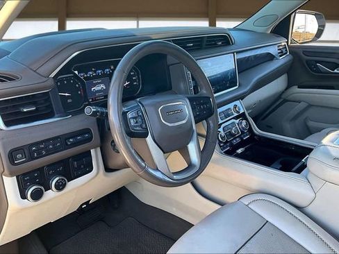 Used 2021 GMC Yukon Denali w/ Denali Premium Package image 14