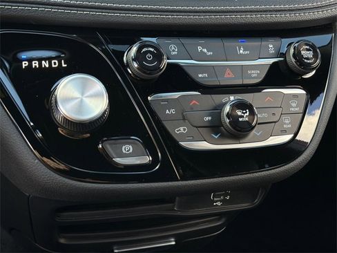 New 2026 Chrysler Pacifica Select image 23