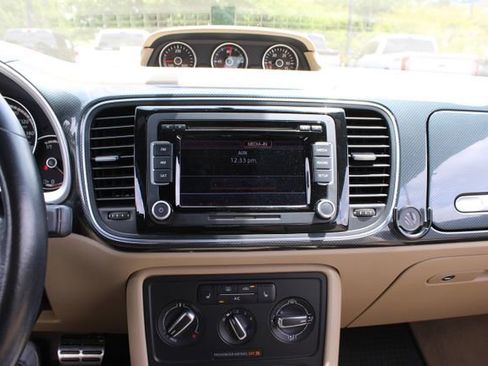 Used 2013 Volkswagen Beetle Turbo 60's Edition FWD image 2