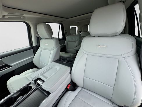 Used 2026 Ford Expedition Platinum w/ Driver's Package AWD/4WD image 19
