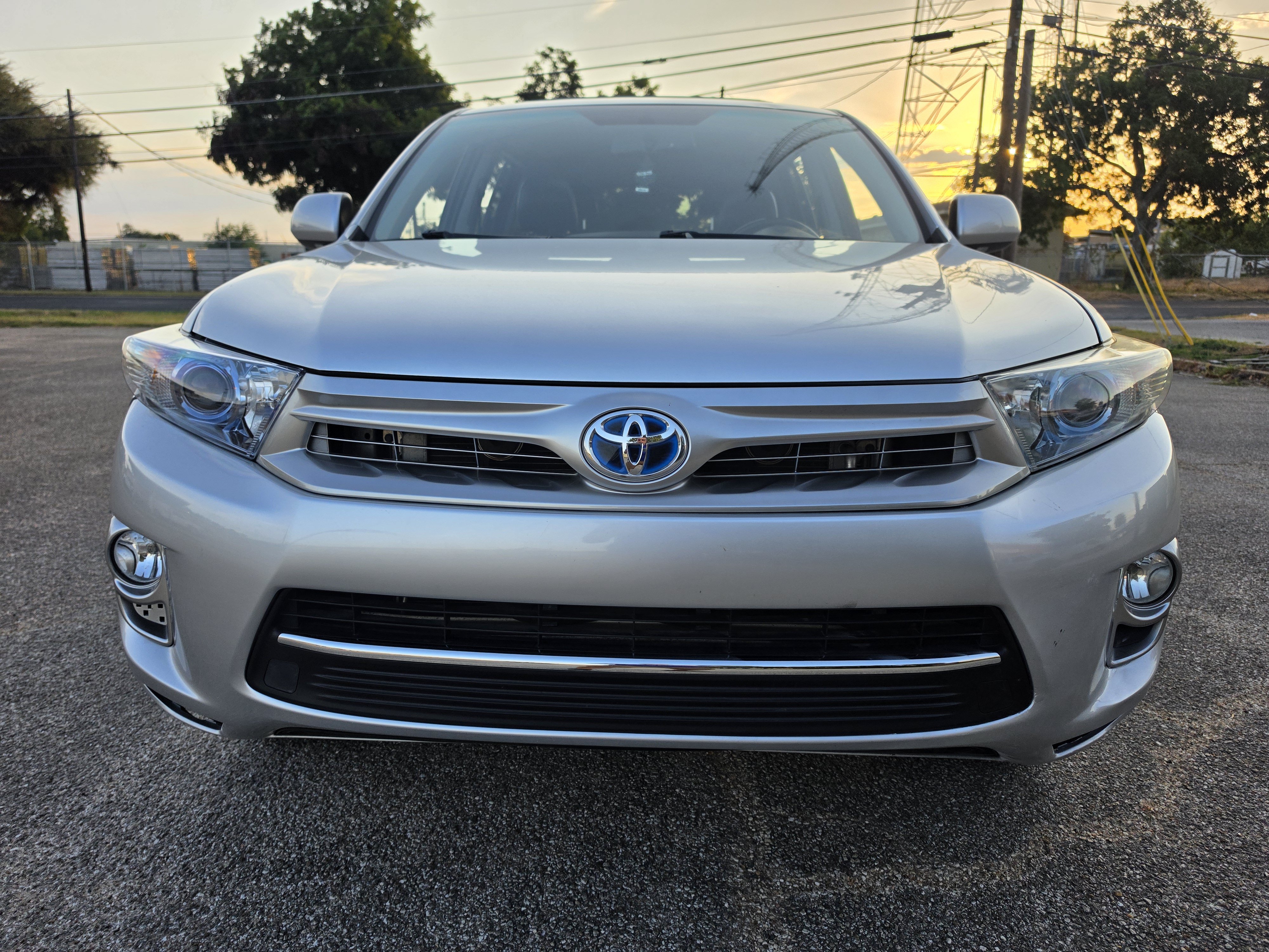 Used 2012 Toyota Highlander Limited AWD/4WD image 2